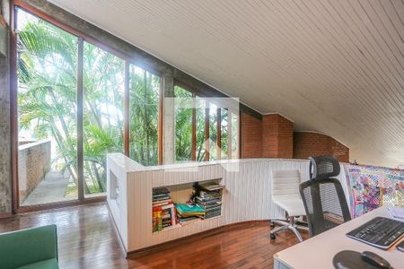 Casa à venda com 300m², 3 quartos e 3 vagas Casa à venda com 300m², 3 quartos e 3 vagasMezzanino