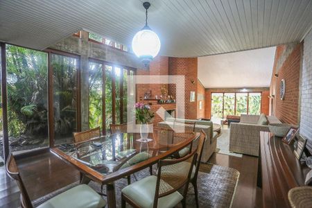 Casa à venda com 300m², 3 quartos e 3 vagas Casa à venda com 300m², 3 quartos e 3 vagasSala de Estar