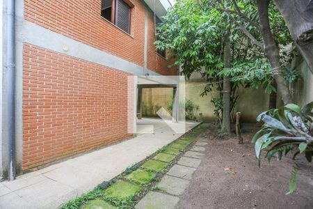 Casa à venda com 300m², 3 quartos e 3 vagas Casa à venda com 300m², 3 quartos e 3 vagasQuintal