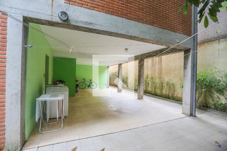 Casa à venda com 300m², 3 quartos e 3 vagas Casa à venda com 300m², 3 quartos e 3 vagasArea Externa