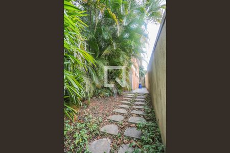 Casa à venda com 300m², 3 quartos e 3 vagas Casa à venda com 300m², 3 quartos e 3 vagasCorredor