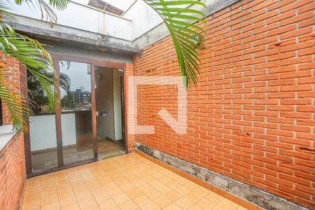 Casa à venda com 300m², 3 quartos e 3 vagas Casa à venda com 300m², 3 quartos e 3 vagasTerraço