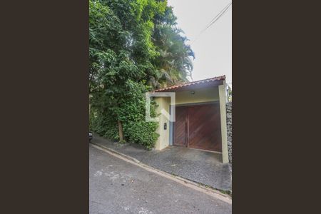 Casa à venda com 300m², 3 quartos e 3 vagas Casa à venda com 300m², 3 quartos e 3 vagasFachada
