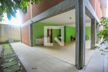 Casa à venda com 300m², 3 quartos e 3 vagas Casa à venda com 300m², 3 quartos e 3 vagasQuintal