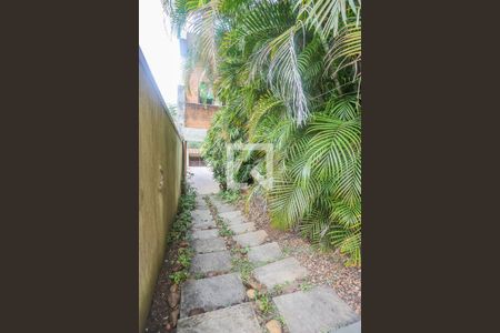 Casa à venda com 300m², 3 quartos e 3 vagas Casa à venda com 300m², 3 quartos e 3 vagasCorredor