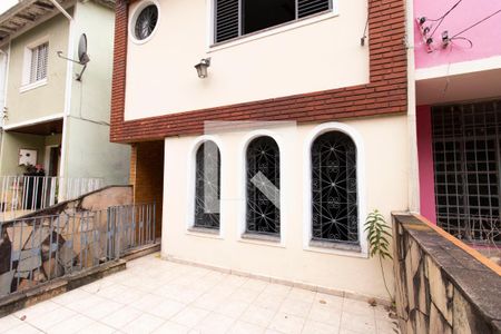 Casa à venda com 200m², 3 quartos e 2 vagas Casa à venda com 200m², 3 quartos e 2 vagasVaranda