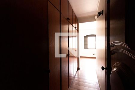 Casa à venda com 200m², 3 quartos e 2 vagas Casa à venda com 200m², 3 quartos e 2 vagasQuarto 2 - Closet