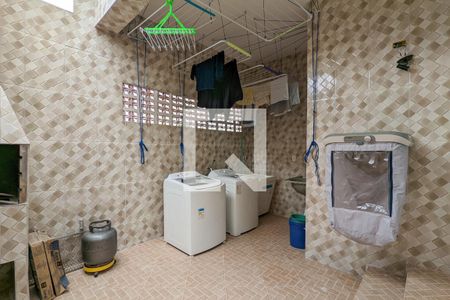 Casa à venda com 150m², 4 quartos e 2 vagas Casa à venda com 150m², 4 quartos e 2 vagasÁrea de serviço