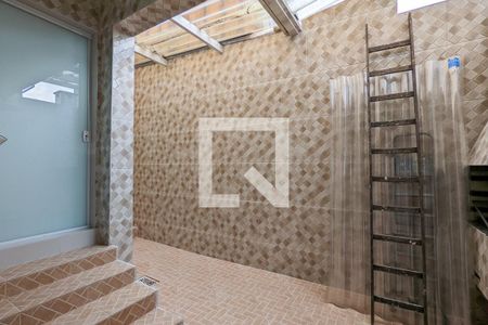 Casa à venda com 150m², 4 quartos e 2 vagas Casa à venda com 150m², 4 quartos e 2 vagasÁrea de serviço