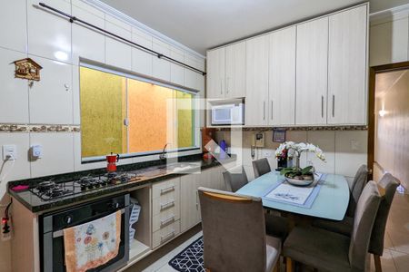 Casa à venda com 150m², 4 quartos e 2 vagas Casa à venda com 150m², 4 quartos e 2 vagasCozinha