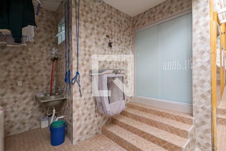 Casa à venda com 150m², 4 quartos e 2 vagas Casa à venda com 150m², 4 quartos e 2 vagasÁrea de serviço