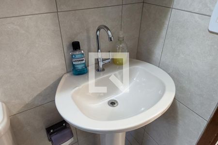 Casa à venda com 150m², 4 quartos e 2 vagas Casa à venda com 150m², 4 quartos e 2 vagasBanheiro