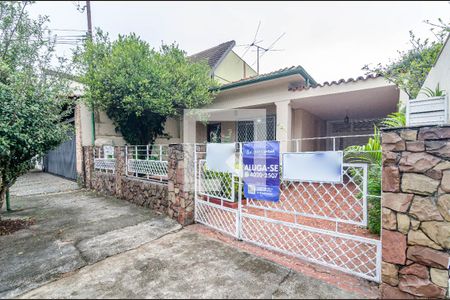 Casa à venda com 126m², 2 quartos e 8 vagas Casa à venda com 126m², 2 quartos e 8 vagasFachada