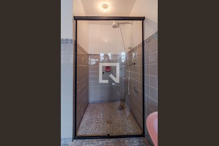 Casa à venda com 126m², 2 quartos e 8 vagas Casa à venda com 126m², 2 quartos e 8 vagasBanheiro edícula