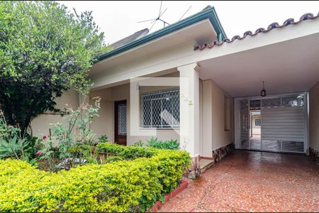 Casa à venda com 126m², 2 quartos e 8 vagas Casa à venda com 126m², 2 quartos e 8 vagasFachada