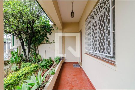 Casa à venda com 126m², 2 quartos e 8 vagas Casa à venda com 126m², 2 quartos e 8 vagasEntrada