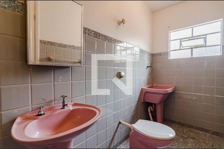 Casa à venda com 126m², 2 quartos e 8 vagas Casa à venda com 126m², 2 quartos e 8 vagasBanheiro edícula