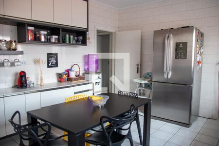 Casa à venda com 267m², 5 quartos e 2 vagas Casa à venda com 267m², 5 quartos e 2 vagasCozinha