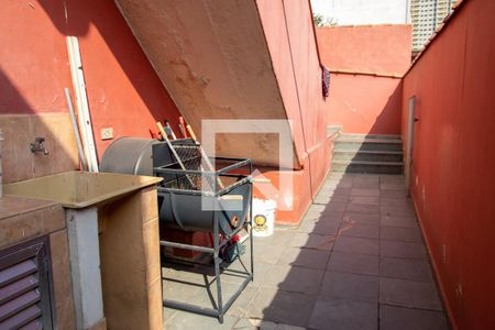 Casa à venda com 267m², 5 quartos e 2 vagas Casa à venda com 267m², 5 quartos e 2 vagasQuintal