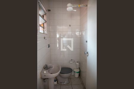 Casa à venda com 267m², 5 quartos e 2 vagas Casa à venda com 267m², 5 quartos e 2 vagasBanheiro de Serviço