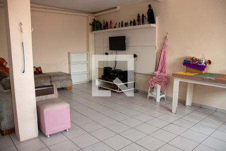 Casa à venda com 267m², 5 quartos e 2 vagas Casa à venda com 267m², 5 quartos e 2 vagasSala de Serviço