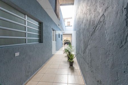 Casa à venda com 205m², 3 quartos e 3 vagas Casa à venda com 205m², 3 quartos e 3 vagasCorredor externo