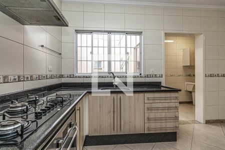 Casa à venda com 514m², 6 quartos e 8 vagas Casa à venda com 514m², 6 quartos e 8 vagasCozinha 2