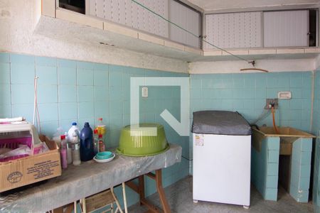 Casa à venda com 240m², 3 quartos e 2 vagasÁrea de Serviço