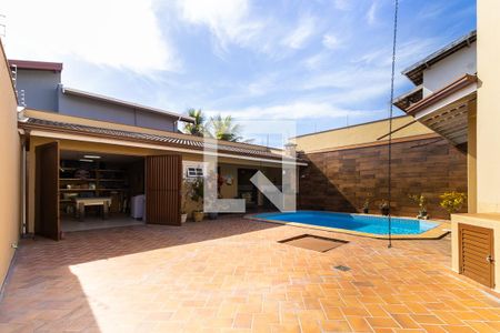 Casa à venda com 289m², 3 quartos e 10 vagasQuintal com piscina
