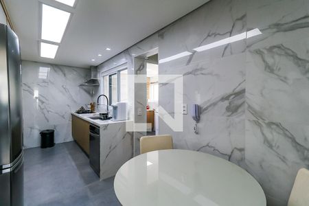 Apartamento à venda com 129m², 3 quartos e 3 vagas Apartamento à venda com 129m², 3 quartos e 3 vagasCozinha