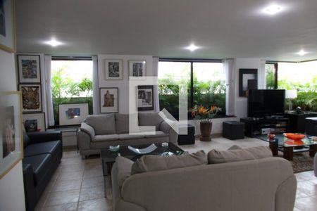 Apartamento à venda com 298m², 4 quartos e 2 vagas Apartamento à venda com 298m², 4 quartos e 2 vagasSala 2