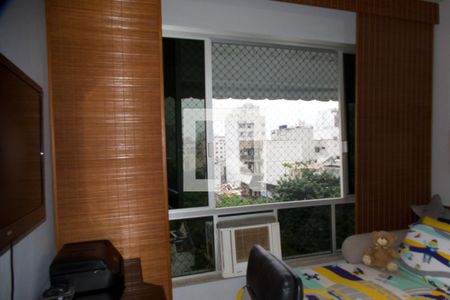 Apartamento à venda com 298m², 4 quartos e 2 vagas Apartamento à venda com 298m², 4 quartos e 2 vagasQuarto 2