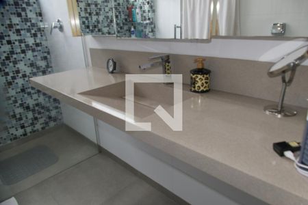 Apartamento à venda com 298m², 4 quartos e 2 vagas Apartamento à venda com 298m², 4 quartos e 2 vagasSuíte banheiro