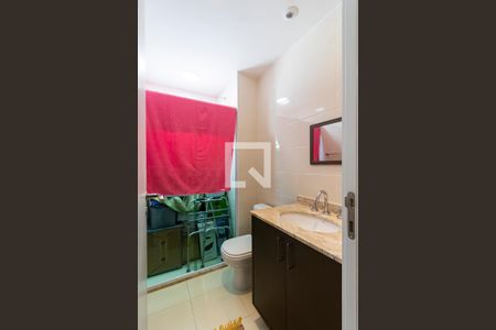 Apartamento à venda com 213m², 2 quartos e 3 vagasBanheiro 1 da Suíte 2