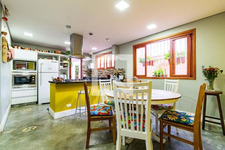 Casa à venda com 180m², 3 quartos e 3 vagas Casa à venda com 180m², 3 quartos e 3 vagasCozinha