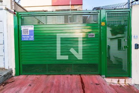 Casa à venda com 180m², 3 quartos e 3 vagas Casa à venda com 180m², 3 quartos e 3 vagasFachada