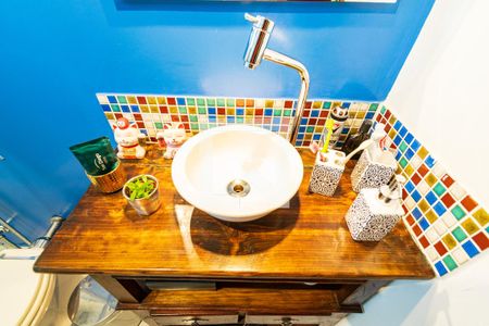 Casa à venda com 180m², 3 quartos e 3 vagas Casa à venda com 180m², 3 quartos e 3 vagasBanheiro Social