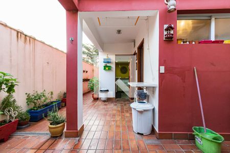 Casa à venda com 180m², 3 quartos e 3 vagas Casa à venda com 180m², 3 quartos e 3 vagasQuintal