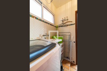 Casa à venda com 180m², 3 quartos e 3 vagas Casa à venda com 180m², 3 quartos e 3 vagasLavanderia