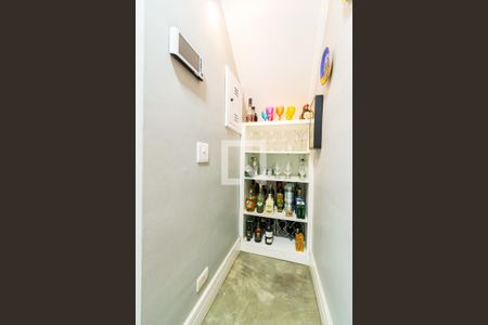 Casa à venda com 180m², 3 quartos e 3 vagas Casa à venda com 180m², 3 quartos e 3 vagasAdega