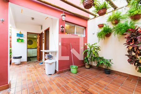 Casa à venda com 180m², 3 quartos e 3 vagas Casa à venda com 180m², 3 quartos e 3 vagasQuintal