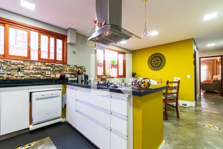 Casa à venda com 180m², 3 quartos e 3 vagas Casa à venda com 180m², 3 quartos e 3 vagasCozinha