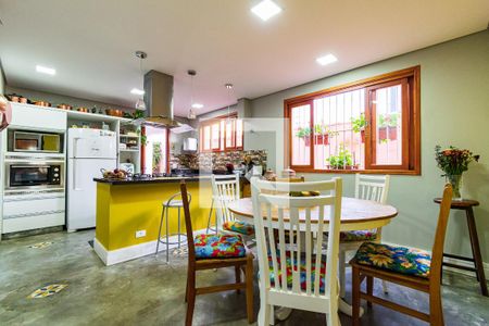 Casa à venda com 180m², 3 quartos e 3 vagas Casa à venda com 180m², 3 quartos e 3 vagasSala de Jantar