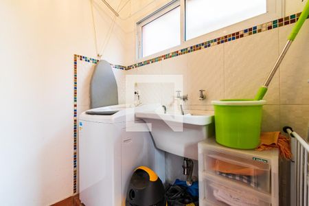 Casa à venda com 180m², 3 quartos e 3 vagas Casa à venda com 180m², 3 quartos e 3 vagasLavanderia