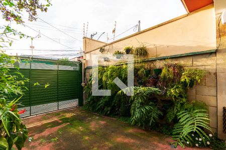 Casa à venda com 180m², 3 quartos e 3 vagas Casa à venda com 180m², 3 quartos e 3 vagasEntrada