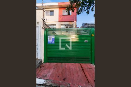 Casa à venda com 180m², 3 quartos e 3 vagas Casa à venda com 180m², 3 quartos e 3 vagasFachada