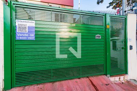 Casa à venda com 180m², 3 quartos e 3 vagas Casa à venda com 180m², 3 quartos e 3 vagasFachada