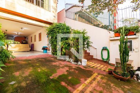 Casa à venda com 180m², 3 quartos e 3 vagas Casa à venda com 180m², 3 quartos e 3 vagasEntrada