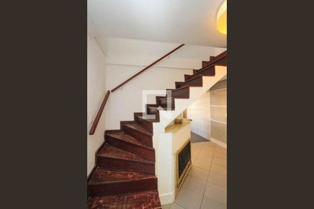 escada de casa para alugar com 2 quartos, 80m² em Jardim Sapopemba, São Paulo