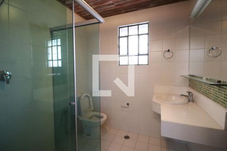 Casa à venda com 472m², 4 quartos e 5 vagasBanheiro da Suíte 2